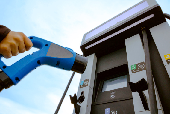 Solução de mobilidade para eletrificação de frotas com carregadores de veículos elétricos Solução de mobilidade para eletrificação de frotas com carregadores de veículos elétricos